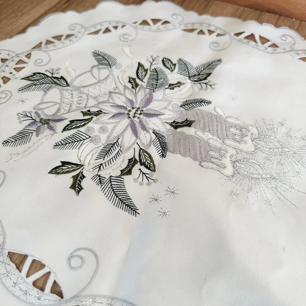 VTG Oval Table Piece Runner Cutwork‎ Embroidery Christmas Poinsettia 34x15 White